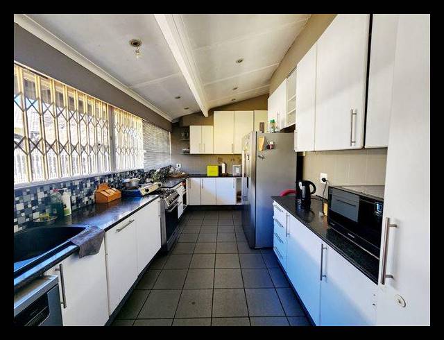 3 BEDROOM HOUSE FOR SALE IN BONAERO PARK